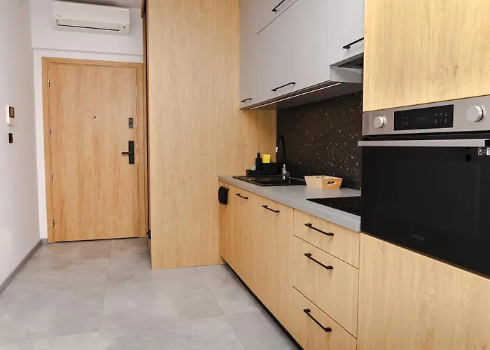 Skyline 21 - With A View Of *